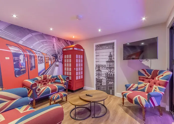 The Old School House - Luxury Themed Apartments