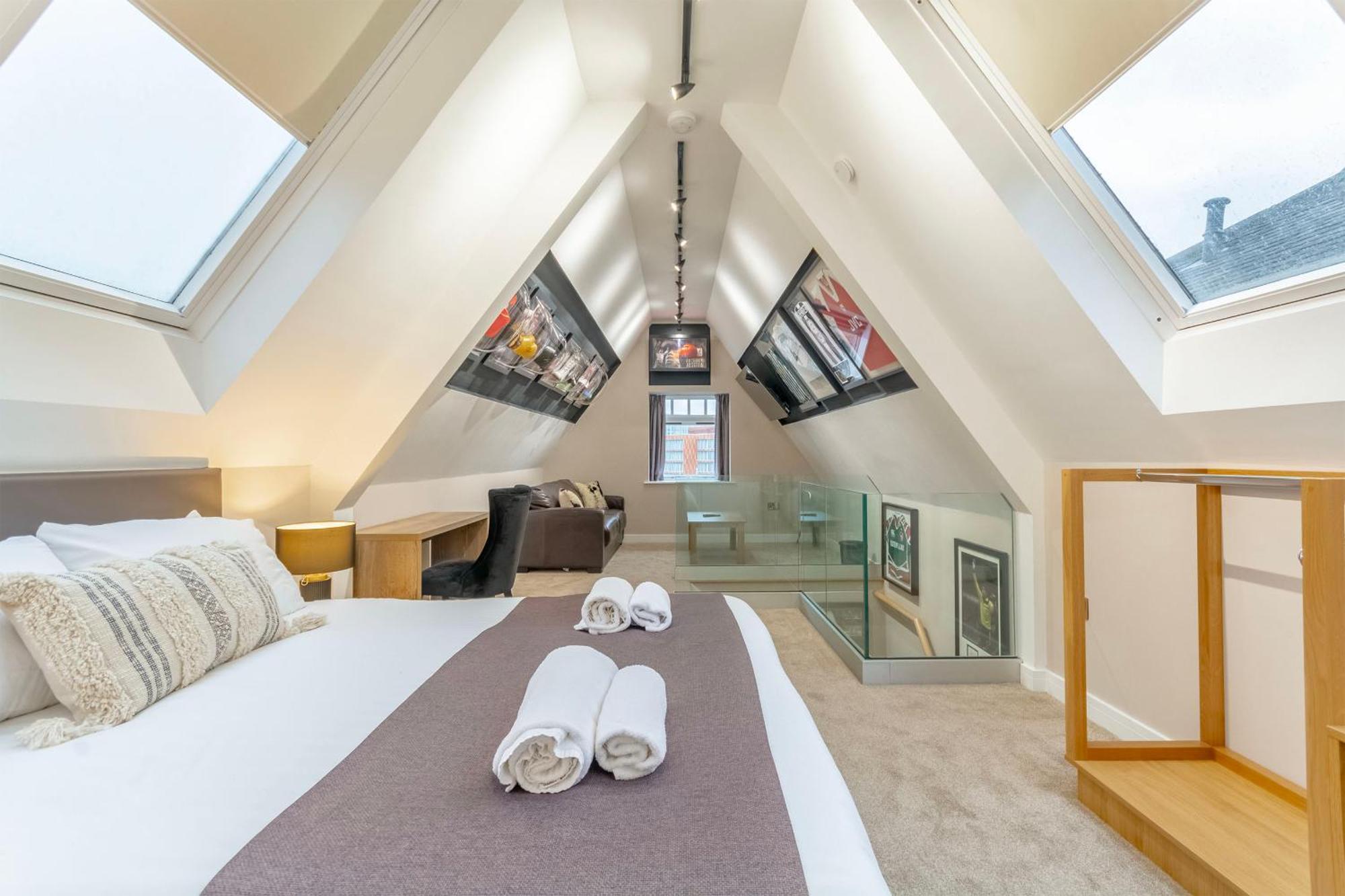 The Old School House - Luxury Themed Apartment