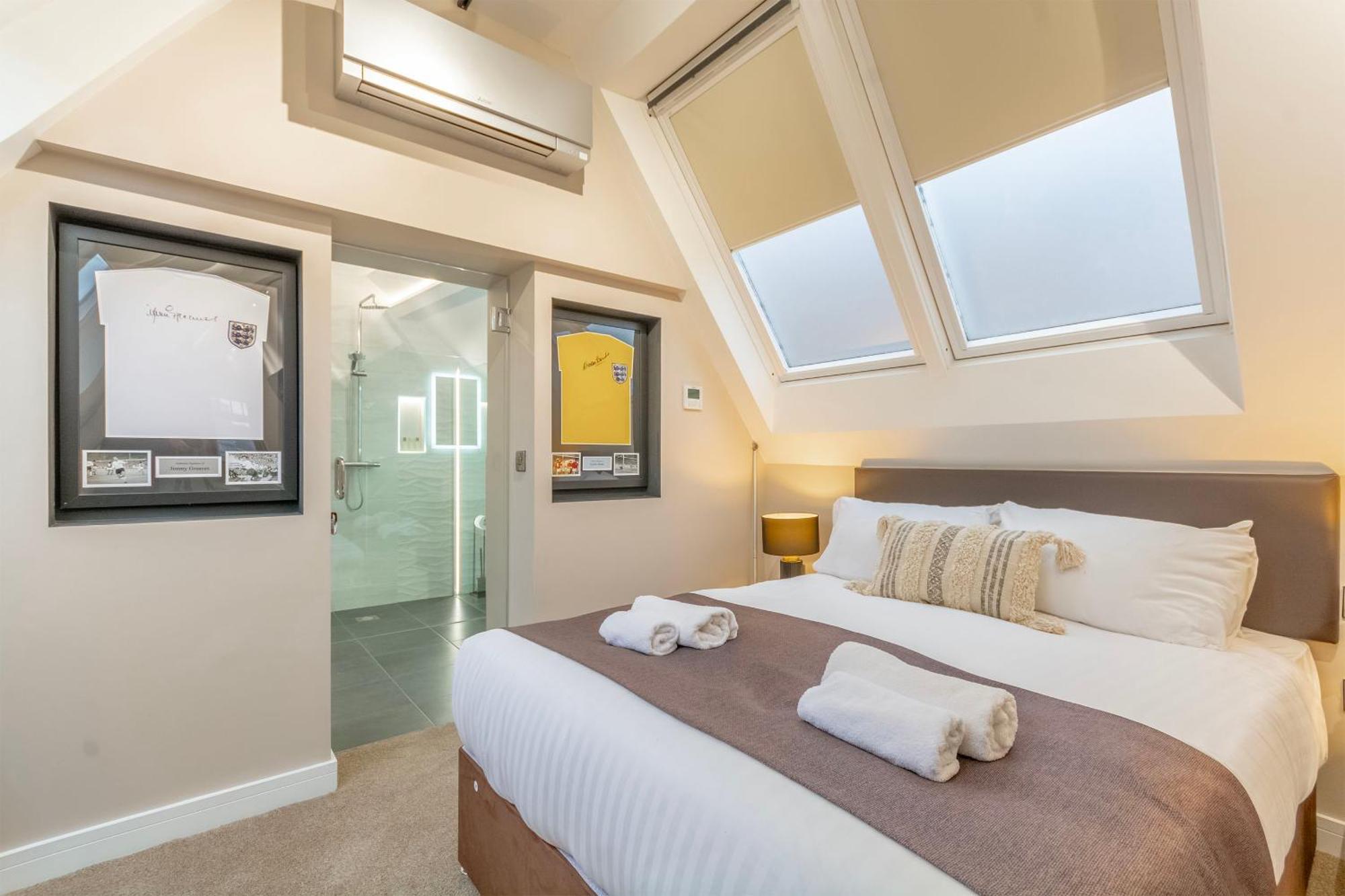The Old School House - Luxury Themed *