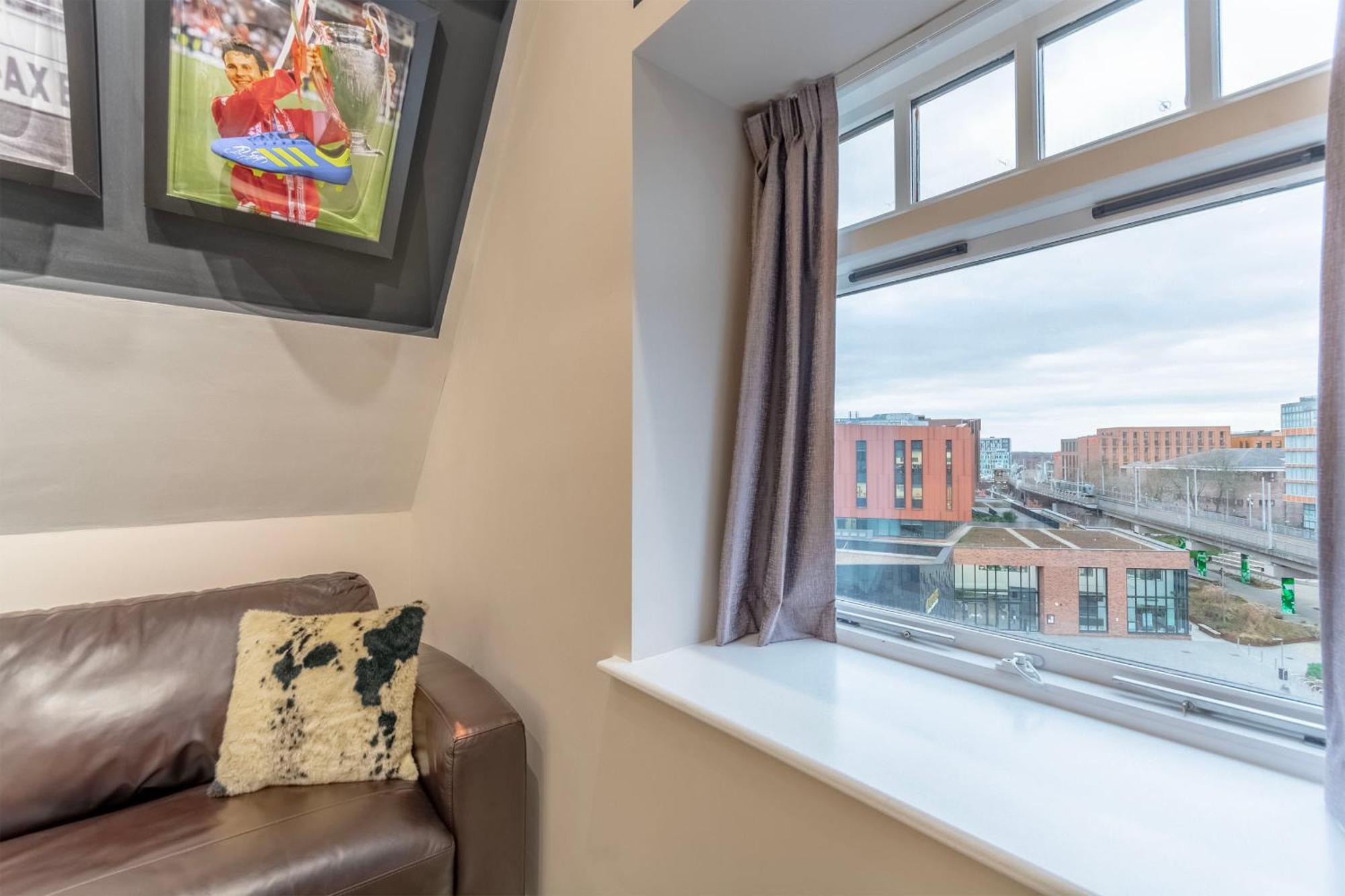 The Old School House - Luxury Themed Apartment *